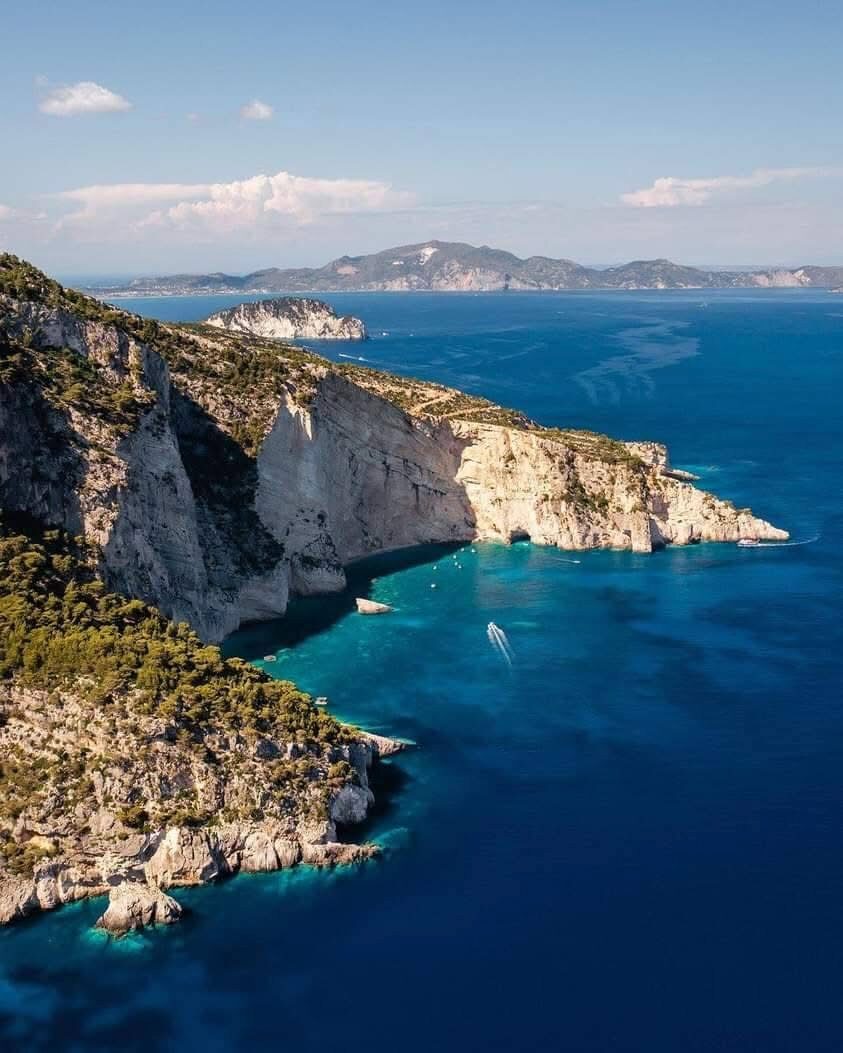 Quiet rocky cove for snorkeling at Potamitis on northern Zakynthos